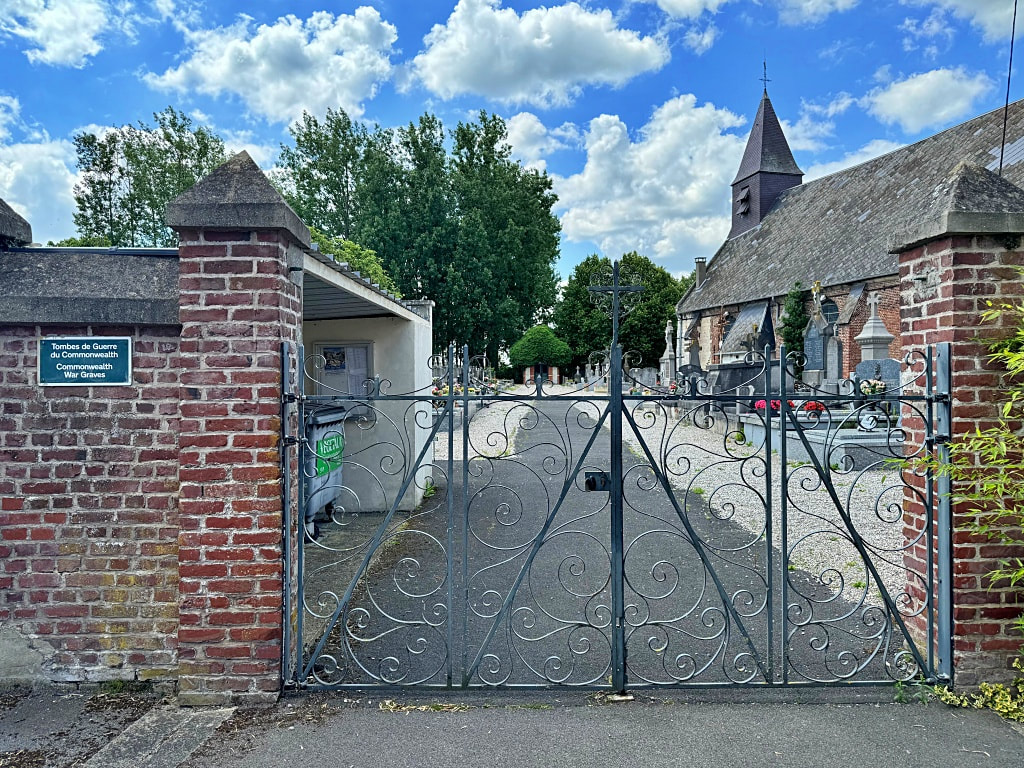 Mont-Bernanchon Churchyard